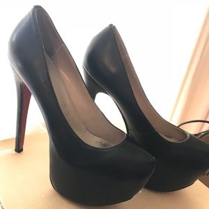 Black Pumps with Red Bottoms